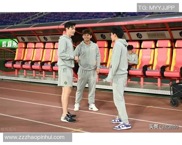 广州足球队与北京足球队赛后分析个人能力的全面对比与启示 广州足球队与北京足球队赛后分析个人能力的全面对比与启示