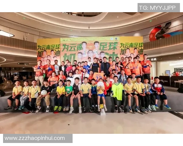 小朋友与足球明星亲密接触梦想成真瞬间的欢笑与感动